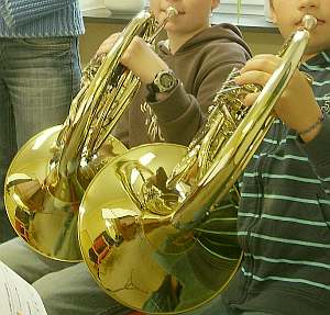 Waldh&ouml;rner im Musikunterricht bei der Kreismusikschule Schleswig-Flensburg - Foto: Negel