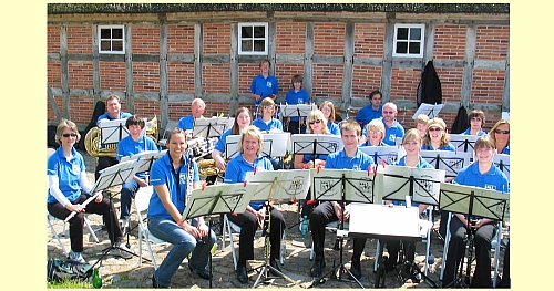 Er&ouml;ffnung des `Klingenden Unewatts 2011` am Marxenhaus mit dem Satruper Klarinetten-Orchester unter der Leitung von Regina Wielert