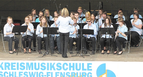Das `Satruper Klarinetten-Orchester` aus der Landesgartenschau in Norderstedt am 25. Juni 2011