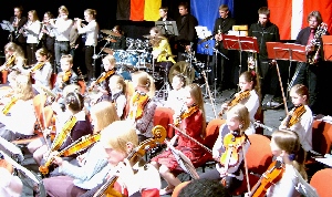 Jugendorchester beim Benefiz-Konzert am 9. April 05 im Landestheater Schleswig