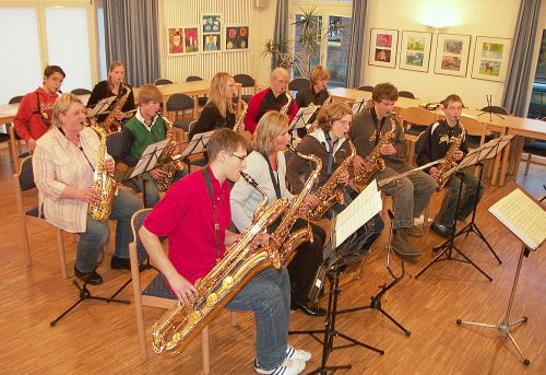 Begeisterte Holzbl&auml;ser beim Saxofon-Workshop von Regina Wielert