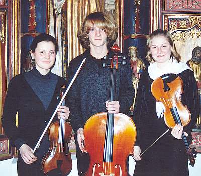 Kappelner Streicherensemble: Johanna Broszeit, Violine - Nelly Eder, Violine - Paul Eberhard, Violoncello (Februar 2008) http://kreismusikschule.schleswig-flensburg.de